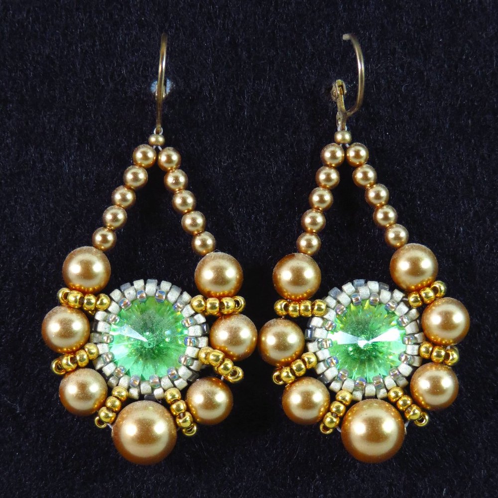 Elegant gold pearl earrings
